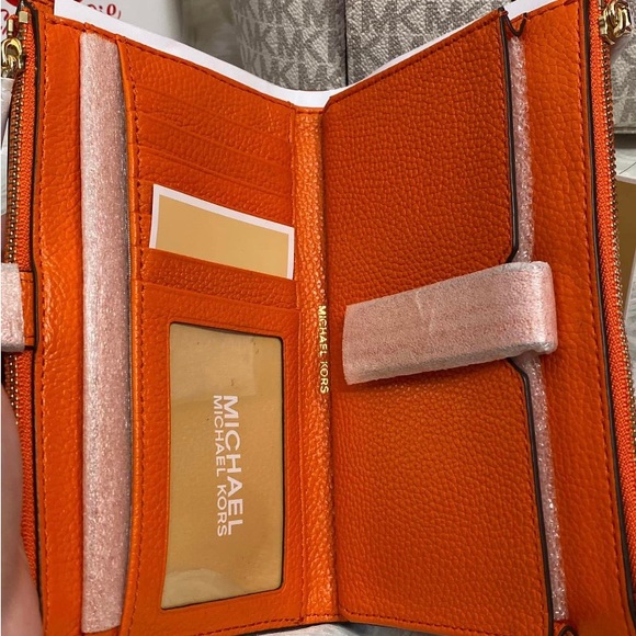 NWT Michael Kors Jet Set Front Pocket tote set in Vanilla and Clementine - Picture 7 of 16